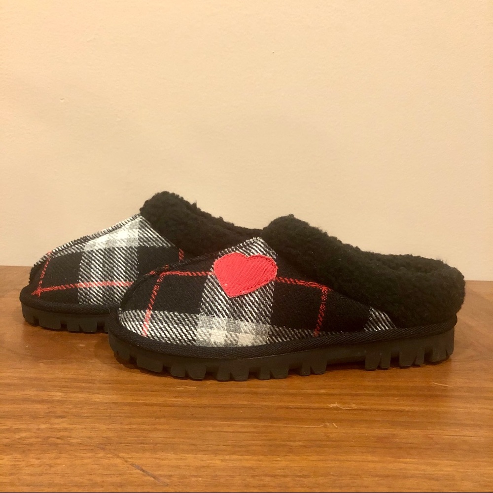 143 Girl Slippers.